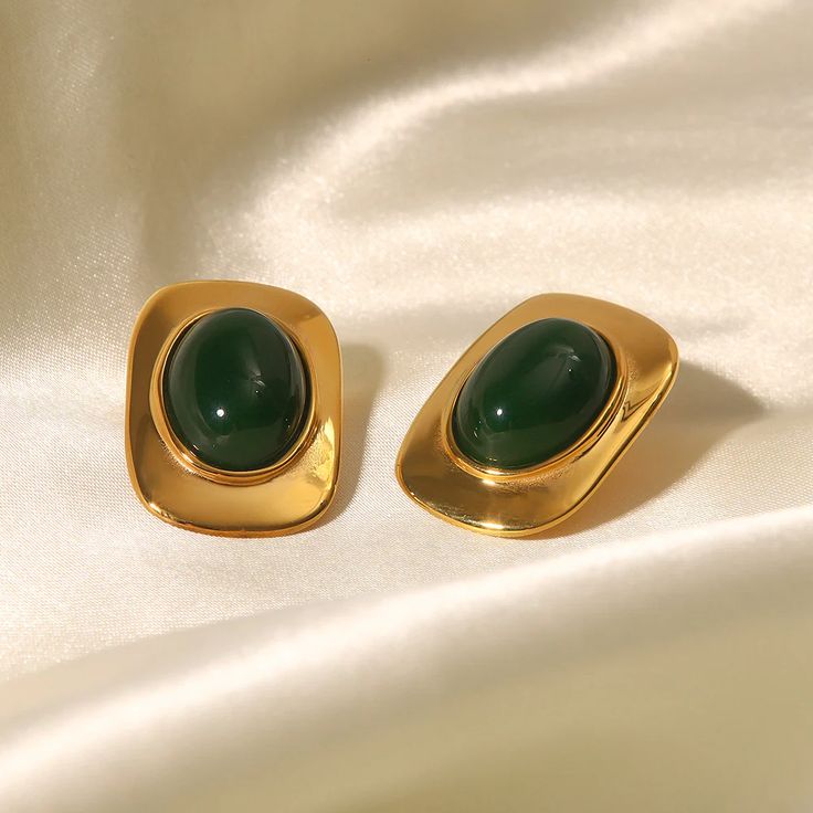 Emerald Aura Gold Stud