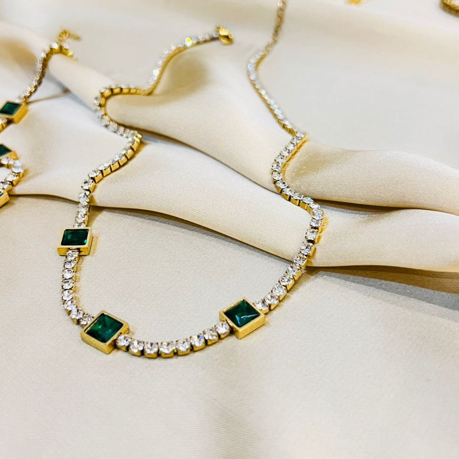 Green Stone Crystal Pendant Necklace
