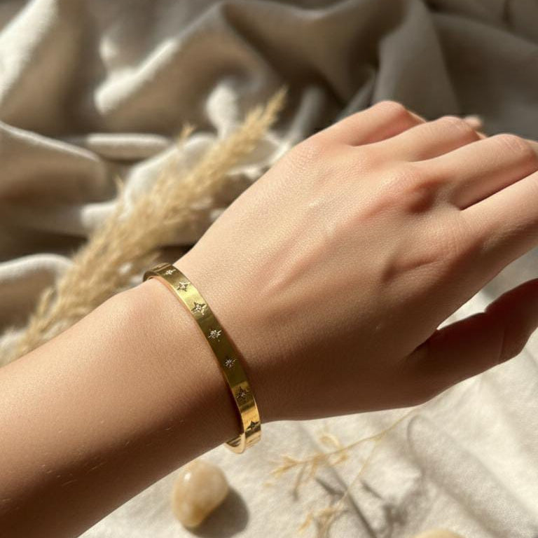 LOVE BANGLE